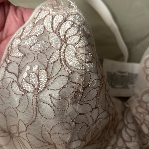 Playtex Secrets Feel Gorgeous Lace UW Bra Size 38C - Picture 2 of 5